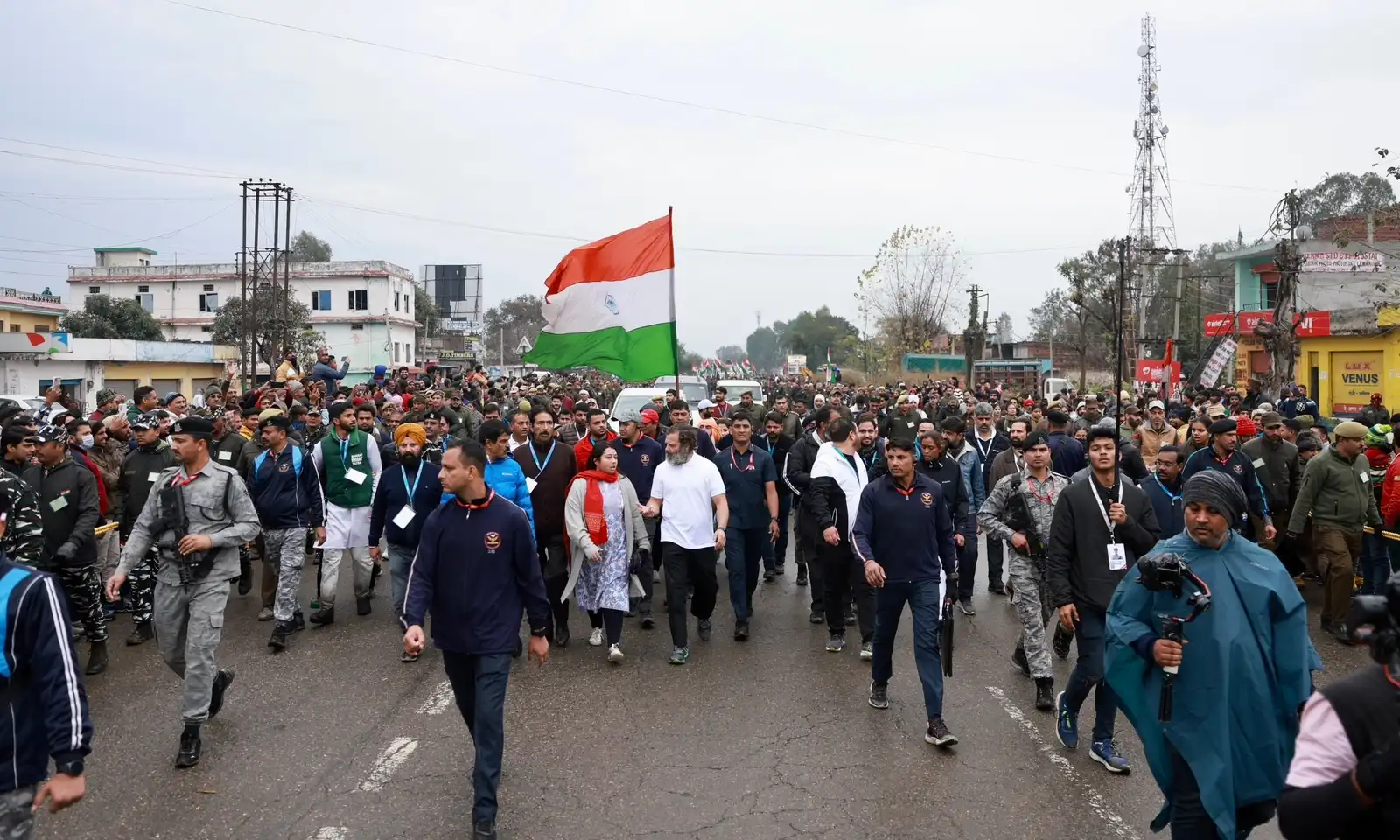 ये मुस्कुराहटें, एक नया सवेरा लायेंगी,जो मिलकर एक नया हिंदुस्तान बनायेंगी!